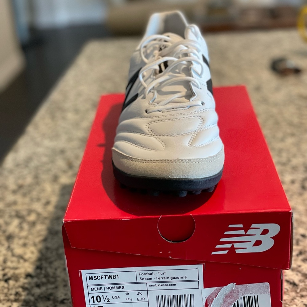 💥NWT Mens New Balance Turf Cleats💥